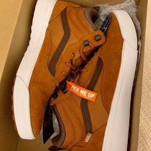 Men’s VANS Cerus Hi Mte Shoes Size 10